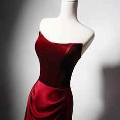 a mannequin with a red dress on it's head and neckline