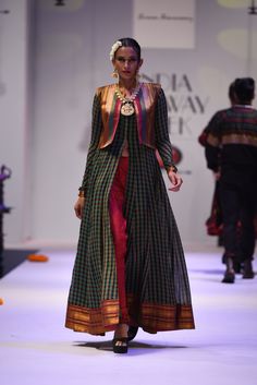 Shravan Kumar India Runway Week Grand Finale 2015 Gown Anarkali, Choli Blouse Design, Stitching Dresses, Long Gown Dress, Kurta Designs Women, Boutique Dress Designs