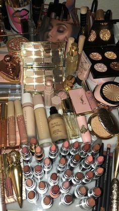 Koleksi Makeup, Penyimpanan Makeup, Makeup Collection Goals, Alat Makeup, Makeup Is Life, Types Of Makeup, Fancy Makeup, Makeup Obsession, Luxury Makeup