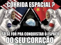 two men in space suits are facing each other with the words corrida espacial?