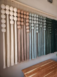 Modern Yarn Wall Hanging, Wall Fiber Art, Diy Yarn Macrame Wall Hanging, Yarn Wall Art Diy, Diy Boho Wall Decor, Simple Room Decoration, Diy Wall Hanging Yarn, Fiber Wall Art, Bubble Wall