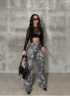 Hip Hop Chic Outfits, Streetwear Fashion Women Classy, Concert Outfit Ideas Megan Thee Stallion, Bay Area Concert Outfits, Old School Reggaeton Outfits, Concert Birthday Outfit, Designer Concert Outfits, Drake Concert Outfits Ideas, Black And Gold Women Outfit