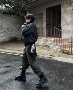 Streetwear Combat Boots, Mens Techwear Outfit, Cargo Pants With Boots Men, Cargo Mens Outfit, Street Goth Mens, Cargo Pants And Boots Outfit Men, Mens Dark Outfits, Biker Fits Men, Tactical Style Men