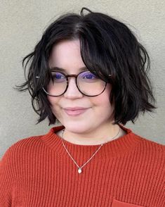 Shag Bob Round Face, Bobs On Round Faces, Jaw Length Haircut, Round Layered Bob, Short Haircuts Oval Face Shape, Short Hair Round Face Glasses, Bob On Chubby Face, Textured Bob Round Face, Short Shag For Round Face