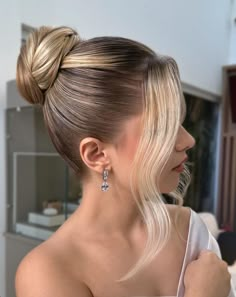 Sleek High Bun, Hair Down Styles, Rambut Brunette, Competition Hair, Wedding Hair Up, Evening Hairstyles, Bridal Hair Buns, Bridal Hair Updo, Hair Stylies