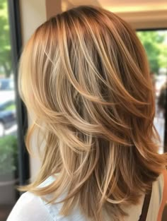 Layered Hair Just Below Shoulders, Blond Layers Medium, Shoulder Length Chunky Layers, Volumizing Haircuts For Straight Hair, Medium Haircut Fine Straight Hair, Lots Of Layers Medium Hair Straight, Layered Styles For Fine Hair, Straightened Hair With Layers, Medium Length Haircut Layers Fine Hair