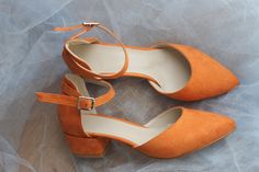 Orange suede material We can change color if you want. We have many colr options for suede material If you want different color , please send me a message 3 cm , 4 cm , 5 cm , 6 cm , 7 cm , 8 cm , 9 cm and 10 cm heel height options These shoes will look great on you along with your wedding dress at your wedding. Everyone's eyes will be on you. Orange Dress Shoes, Wedding Heels Brides, Orange Wedding Shoes, Vintage Pumps Shoes, Prom Flats, Colorful Wedding Shoes, Fun Wedding Shoes, Orange Wedges, Vintage Pumps