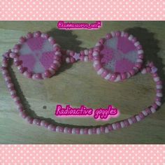 a pink and white beaded necklace with two matching hair clips on top of it