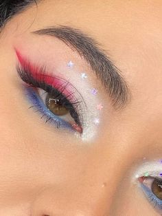 red, white, and blue eyeshadow with stars Flag Eye Makeup, 4th July Nails, Celebration Nails, Independence Day Nails, Acrylic Nail Art Ideas, Fall Nail Polish Colors