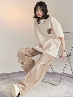 ❤︎Back Print Loose T-Shirt❤︎           Unit(CM) Length chest circumference shoulder width   M 71 114 54   L 73 118 55   XL 75 122 56   2XL 77 126 57 Baggy Shirt Reference, Pale Skin Fashion, Comfy Poses, Big Shirt Little Pants, Relaxed Poses, Shirt Reference, Cute Japanese Fashion, Loose Tshirt, Baggy Shirt