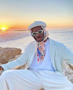 Silk Bandana Outfit Men, Men In Head Scarfs, Head Scarf Men Aesthetic, Bandana Outfit Aesthetic Men, Men’s Bandana Outfit, Arabic Scarf Style Men, Outfits Ideas For Men, Summer Outfits Ideas, Baguio