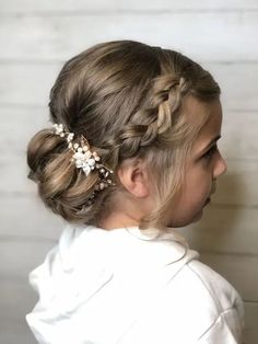 Hair Styles For Junior Bridesmaid, Junior Bridesmaid Braided Hairstyles, Wedding Hairstyles Junior Bridesmaid, Flowergirl Hairstyle Braid Updo, Little Flower Girl Hair Styles, Girls Bridesmaid Hair, Kids Flower Girl Hairstyles, Wedding Hair Junior Bridesmaid, Junior Bridesmaid Updo