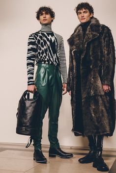 Androgynous Fashion, Looks Street Style, Fur Coats, Mode Inspiration, Alternative Fashion, Runway Fashion