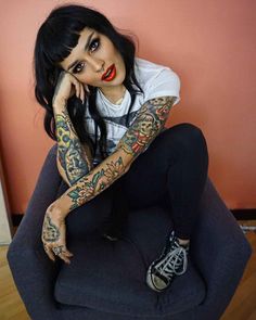 Lora Arellano, Betty Bangs, Orange Lipstick, Melt Cosmetics, Rockabilly Fashion, Up Girl, Hairstyles With Bangs, Dark Hair