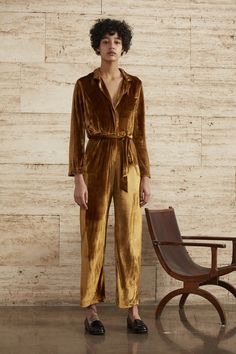 See the complete M. Martin Fall 2016 Ready-to-Wear collection. Velvet Jumpsuit, Velvet Suit, Velvet Clothes, Velvet Fashion, 2016 Fashion, Fall 2016, Look Fashion, Runway Fashion