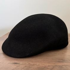 Cappello Black Newsboy Hat In Size L/Xl 100% Wool New With Tags Smoke Free Home Pet Friendly Home *Bundle 2 Or More Items To Save 20% Off Bundle And Save On Shipping Add Items To A Bundle To Private Message Me With Any Questions Or Comment Below. Casual Black Flat Cap Felt Hat, Casual Wool Hat With Flat Bill, Casual Wool Cap, Classic Black Flat Cap Felt Hat, Casual Solid Color Flat Cap Felt Hat, Casual Solid Color Flat Cap, Wool Cap For Streetwear, Black Wool Beret Cap, Casual Black Beret For Outdoor Use