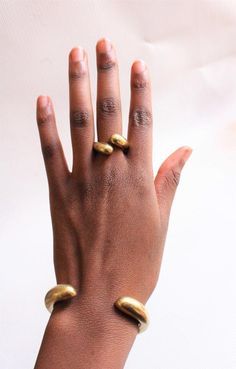 $14 SHIPS ALL ITEMS IN YOUR CART VIA DHL!Handcrafted in Nairobi, Kenya.A beautiful,unique brass cuff that is a must have for all!The cuff is adjustable and is in size Medium - Large.This listing is only for the cuff. ***SHIPPINGExpress shipping (via DHL) takes 2-4 WORKING DAYS to be delivered to you. Beaded Headpiece, Tagua Jewelry, Headpiece Jewelry, African Earrings, Brass Cuff, Nairobi Kenya, Head Jewelry, Brass Bracelet, Gold Bracelet Cuff