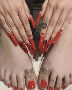 #y2k #y2kaesthetic #grunge #fashion #fashionista #fashioninspiration #trendy #grungefashion #citylife #citylights #tumblr #tumblrfashion #punkstyle #emogirl #emo #citygirl Trap Nails, Tattoos Y2k, Long Acrylic Nail Designs, Drip Nails, Exotic Nails, Nails Only, Bling Acrylic Nails, Square Acrylic Nails