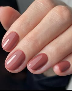 Current Nail Colors, Muted Nail Colors, Squavol Nails, Super Short Gel Nails, Office Nails Professional, Nail Colors For Pale Skin, Nails Shellac, Summer Nail Colors