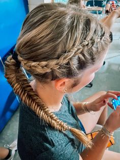 softball hair | basketball hair | sports hairstyle | braids Cherry Red Highlights, Skiing Hairstyles, Basketball Hair, Cool Brown Hair, Softball Hair, Softball Ideas, Hairstyles Elegant