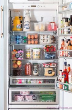 Get ready for the new year with these swoon worthy kitchen organization ideas for the pantry, fridge, cabinets and more! Organized Refrigerator, Healthy Fridge, Desain Pantry, Kitchen Organization Pantry, Kitchen Organization Diy, Apartment Organization