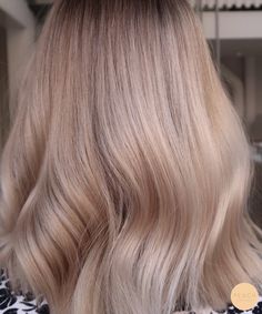 Från mörk till blond Highlights Brown Hair Balayage, Blonde Bangs, Blond Balayage, Balayage Blonde, Hair Things, Brown Hair Balayage, Blonde Hair Shades, Highlights Brown Hair