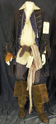 an old fashion pirate costume is on display