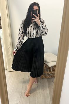 Flowy Midi Skirt, Sunburst Pattern, Outfit Ideas For Church, Midi Skirt Black, Dressy Shirts, Best Winter Outfits, College Outfit, Black Pleated Skirt, Fashion Fail