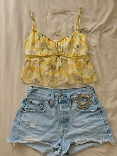 Beach Outfit Yellow, Hufflepuff Outfit Summer, Sunshine Aesthetic Outfit, Yellow Aesthetic Clothes, Aesthetic Yellow Outfits, Yellow Clothes Aesthetic, Yellow Outfits Aesthetic, Yellow Summer Outfits, Yellow And Blue Outfits