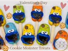 cookie monster treats are arranged on wooden sticks