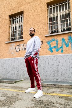 Adidas Red Pants Outfit, Adidas Pants Outfit Men, Red Adidas Pants Outfit, Red Adidas Pants, Outfit Pantalon Rojo, Jogging Adidas, Adidas Pants Outfit, Red Pants Outfit, Most Beautiful Colors