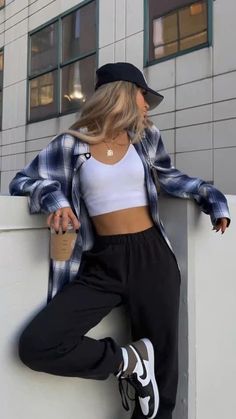 flannel outfits | flannel inspo | flannel outfits girls | flannel casual outfit | fall style Mode Zara, Tomboy Outfits, Tomboy Style Outfits, Chill Outfits, Looks Street Style, Causual Outfits, Swaggy Outfits, Simple Trendy Outfits, Tomboy Fashion