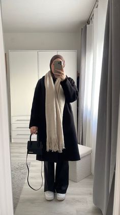 Hijab Aesthetic Outfit, Hijabi Winter, Winter Hijab Outfits, Modest Fall Outfits, Fashion Outfits Winter, Modest Outfits Muslim, Outfits Everyday