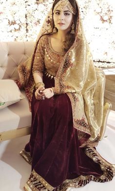 Designer Mehndi, Mayon Dresses, Bridal Mehndi Dresses, Bridal Couture Week, Mehndi Dresses, Velvet Lehenga, Red Bridal Dress, Shadi Dresses, Nikkah Dress