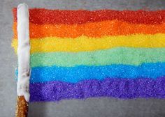 how to make rainbow pretzel sticks | Place a chocolate covered pretzel at the edge of the sprinkle ... Rainbow Baby Shower Theme, Chocolate Covered Pretzel, Trolls Birthday Party, Rainbow Parties, Diy Baby Shower Decorations, Troll Party, Pretzel Rods, Pretzel Sticks, Rainbow Food