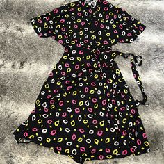 Nwot Never Worn Women’s Vicky Tiel Kiss Lips Printed Wrap Dress Size Medium Length 42 Kiss Lips, Lips Print, Printed Wrap Dresses, Retro Print, Retro Prints, Medium Length, Wrap Dress, Colorful Dresses, Kiss