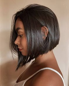 Low Graduation Bob, Triangle Graduation Haircut, Soft Graduated Bob, Short Graduation Haircut, Graduated Bob Haircuts Medium, Short Hair Straight Cut, Straight Pixie Haircut, Bob With Graduation, Bob Cut For Chubby Face