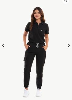 Cleaning Outfit Work Wear, Massage Therapist Uniform Scrubs, Salon Uniform Ideas, Scrub Suit Design, Beauty Salon Uniform, Nursing Scrubs Outfits, Salon Uniform