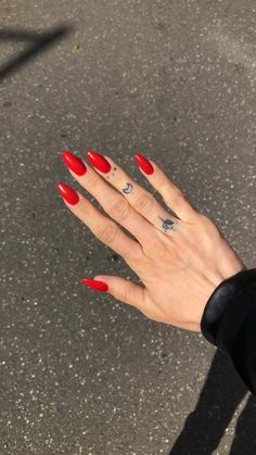 Fancy Red Nails, Almond Red Nails, Red Nail Ideas, Hottest Nail Trends, Vintage Nails, Simple Acrylic Nails, Soft Nails