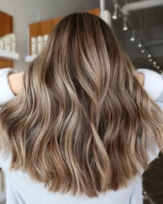 Level 6 Hair Color With Highlights Natural, Brunette And Blonde Highlights, Foils Brown Hair, Foils For Brown Hair, Light Brown Foils, Brown Hair Dark Blonde Highlights, Dark Blonde With Balayage, Balayage Hair Light Brunette, Light Brown Hair With Light Highlights