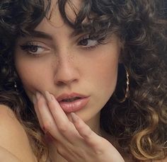 Lydia Maachi, Aesthetic People, Instagrammer, Aesthetic Girl, Hair Goals, Pretty Woman, Hair Inspo, Cute Hairstyles, Curly Hair