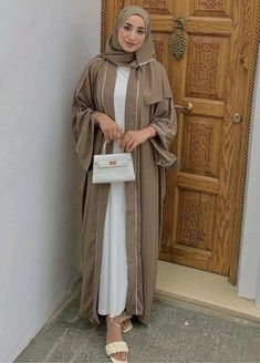 Abaya design Islamic Abaya, Eid Abaya, Toile Design, Moslem Fashion, Abaya Hijab, Mode Turban, Modest Fashion Hijab, Muslim Outfits Casual