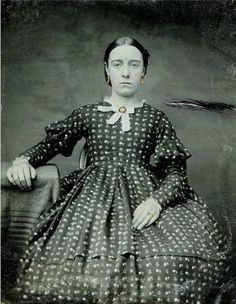 CIVIL WAR ERA 1/6 PLATE AMBROTYPE PHOTO OF A YOUNG WOMAN IN CRINOLINE DRESS | eBay 1800s Photography, 1860s Day Dress, Little Women Costumes, 1860s Fashion, Crinoline Dress, Historical Sewing, 19th Century Women, Victorian Accessories, Victorian Era Fashion