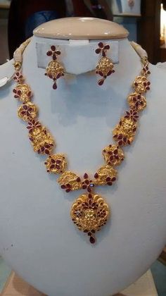 Gold Ruby Temple Necklace, Gold Ruby Temple Necklace For Diwali, Bollywood Style Gold Temple Necklace With Ruby, Festive 22k Gold Handmade Temple Necklace, 22k Gold Bollywood Temple Necklace, Gold Jewels Design, Gold Earrings Models, Gold Bridal Jewellery Sets, Gold Jewelry Simple Necklace