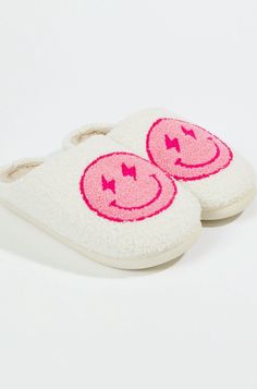 Furry slippers for homewear Smiley Face Slippers Aesthetic, Smiley Shoes, Preppy Slippers, Smile Slippers, Smiley Slippers, Fame Clothes, Smiley Face Slippers, Smiley Graphic, Preppy Skincare