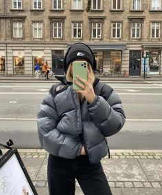 North Face Jacket Outfit, Doudoune The North Face, Puffer Jacket Outfit, North Face Outfits, Streetwear Winter, North Face Puffer Jacket, Neutral Outfits, Cooler Look, School Looks