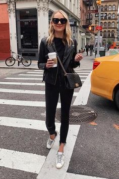 10 Ways to Wear a Black T-Shirt – The Asterisk Boutique Nyc Tourist Outfit, Nyc 2023, Nyc Winter Outfits, Rock Look, Outfits New York, New York Outfit, Ny Outfits, Nyc Outfits, Sneaker Outfits