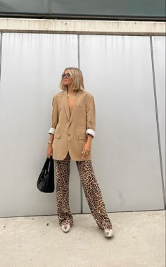 Printed Pants Outfits, Leopard Print Outfits, Animal Print Jeans, Leopard Print Jeans, Animal Print Pants, Leopard Print Pants, Animal Print Outfits, Moda Paris, Looks Street Style