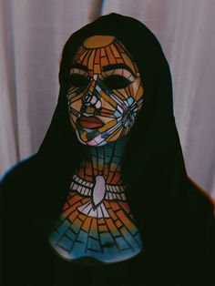 Stained Glass Halloween Costume, Stained Glass Makeup Look, Halloween Costume Face Paint, Stained Glass Costume, Unique Face Painting Ideas, Stained Glass Makeup, Face Paint Halloween Costumes, Halloween Makeup With Glasses, Painting Halloween Costume