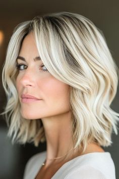 Choppy Bob Fine Hair Straight, Razored Bob Haircut Choppy Layers Medium, Short Blonde Bob Thick Hair, Mid Length Bob Hairstyles For Fine Hair, Bob With Highlights Blonde, Long Bob Half Up Half Down, Choppy Collarbone Length Hair, Layered Long Bob With Bangs, Flirty Haircut